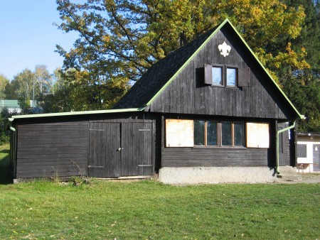 Velká klubovna se skladem  